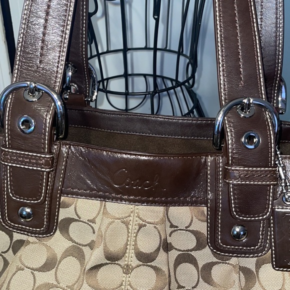 Amazing Vintage Coach Bag w/ brand new matching wristlet - Picture 2 of 16